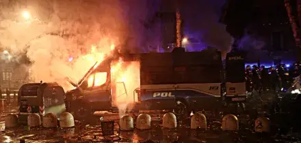 Scontri Torino, la gip: &ldquo;Guerriglia urbana&rdquo; preceduta da un&rsquo;azione &ldquo;evidentemente preordinata e organizzata&rdquo;