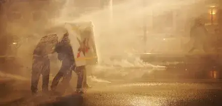 A Torino violenze ingiustificate anche su manifestanti pacifici: serve un identificativo per le divise