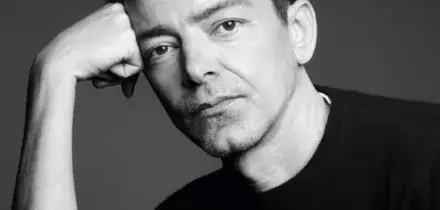 Pieter Mulier &egrave; il nuovo direttore creativo di Versace: ecco chi &egrave; lo stilista che ha lavorato da Dior e Ala&iuml;a