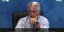 &ldquo;Da quanto tempo sei sessualmente attratto da minorenni?&rdquo;. &ldquo;Mi prendi in giro?&rdquo;. Rilasciato video con deposizione di Epstein