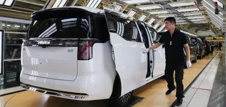 Un&rsquo;auto su tre al mondo parla cinese. Pechino conquista il mercato globale