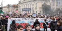 &ldquo;Fuori Vance e Rubio da Milano&rdquo;. La protesta degli studenti nel giorno dell&rsquo;inaugurazione delle Olimpiadi