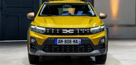 Dalla firma luminosa alla &ldquo;muscolarit&agrave;&rdquo;. I segreti del design di Sandero