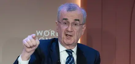 Lascia con un anno di anticipo il governatore della Banca di Franca, cos&igrave; sar&agrave; Macron a scegliere il successore