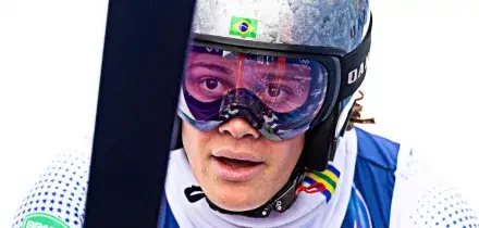 &Egrave; storia alle Olimpiadi: Pinheiro Braathen vince l&rsquo;oro nel gigante e si commuove. &Egrave; la prima medaglia di sempre per il Brasile