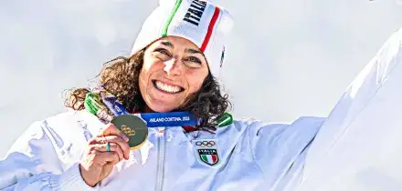 Brignone come Tomba: &egrave; oro anche in gigante, un bis da leggenda. &ldquo;Sono senza parole, non riesco a capire niente&rdquo;