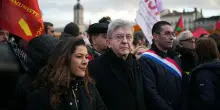Militante nazionalista ucciso a Lione, si indaga per omicidio volontario. Sospettato un assistente de La France Insoumise