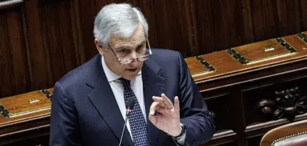 Tajani annuncia la partecipazione dell&rsquo;Italia al Board of Peace per Gaza. Attacchi dalle opposizioni, lui replica: &ldquo;Non &egrave; vero che scodinzoliamo&rdquo;