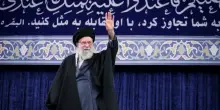 I colloqui Iran-Usa iniziano tra le minacce. Alta tensione nello Stretto di Hormuz, Khamenei: &ldquo;Possiamo affondare la loro nave&rdquo;