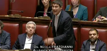 &ldquo;Board of Peace? Natura inaccettabile, indignati dal discorso vuoto di Tajani&rdquo;: l&rsquo;affondo di Fratoianni in Aula
