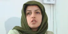 Narges Mohammadi trasferita in ospedale a Teheran dopo gli appelli della famiglia. &ldquo;Ha bisogno di cure permanenti&rdquo;