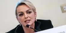 C&rsquo;&egrave; Francesca Pascale e Forza Italia fa rimuovere il simbolo dal manifesto dell&rsquo;evento per il S&igrave; al referendum