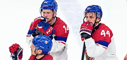 Incredibile nell&rsquo;hockey su ghiaccio: la Repubblica Ceca segna con due giocatori in pi&ugrave; in campo. Gli arbitri convalidano