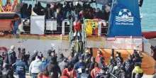 Dl Sicurezza, la truffa (propagandistica) del governo: i fondi per gli avvocati bastano a rimpatriare solo 1.200 migranti in un anno e mezzo