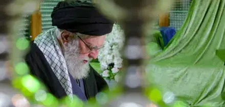 Iran, Nyt: &ldquo;Khamenei ha dato direttive per la successione&rdquo;. Teheran inserisce le forze navali e aeree Ue tra le organizzazioni terroristiche