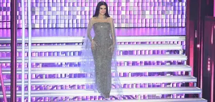 &ldquo;Non dice &lsquo;questo si droga&rsquo; ma &lsquo;hai visto che roba?&rdquo;: il mistero (subito risolto) su una frase detta da Laura Pausini mentre cantava Sal Da Vinci