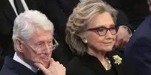 Epstein Files, &egrave; il giorno della testimonianza di Hillary Clinton. Cadono altre teste, da Harvard al Nebraska