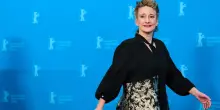 Bandiere palestinesi e kefiah, chi &egrave; Tricia Tuttle la direttrice della Berlinale che ora rischia il posto. L&rsquo;appello degli artisti