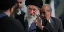 L&rsquo;ascesa al potere, l&rdquo;Asse della resistenza&rdquo; e la repressione: chi &egrave; Khamenei, Guida suprema dell&rsquo;Iran per 37 anni