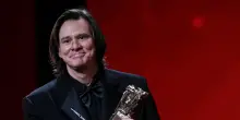 &ldquo;Quello non &egrave; Jim Carrey, ma un suo clone&rdquo;: la partecipazione dell&rsquo;attore &ldquo;irriconoscibile&rdquo; ai Cesar Awards scatena le teorie complottiste