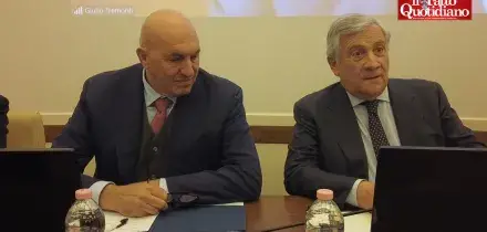 Iran, Crosetto infastidito dalle domande dei cronisti: &ldquo;Ma che livello avete raggiunto?&rdquo;