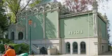 Padiglione russo alla Biennale, la Commissione Ue scrive di nuovo all&rsquo;Italia: &ldquo;Chiarire sul rispetto delle sanzioni a Mosca&rdquo;