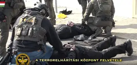 Ungheria, fermati 2 portavalori con 40 milioni di dollari e 35 milioni di euro in contanti diretti in Ucraina: 7 arresti tra cui ex generale dei servizi di Kiev