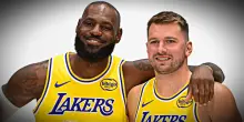 NBA Freestyle | Il caos dei Los Angeles Lakers: con Doncic e LeBron James in campo l&rsquo;attacco sprofonda