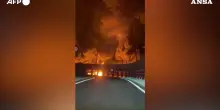 Il video degli impianti petroliferi di Teheran a fuoco dopo gli attacchi Usa-Israele: i vasti incendi e le colonne di fumo