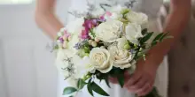 L&rsquo;arte del bouquet perfetto: come sceglierlo in base all&rsquo;abito, i fiori portafortuna e gli ultimi trend