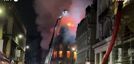 Maxi incendio alla stazione centrale di Glasgow, crolla una parte di un edificio: disagi per il traffico treni