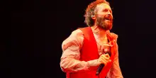 Jovanotti &egrave; pi&ugrave; forte della guerra e riesce a fare i concerti in Australia: le immagini di L&rsquo;Arca di Lor&egrave; &ndash; VIDEO