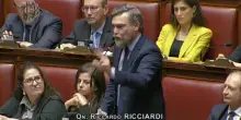 Ricciardi (M5s) attacca Meloni: &ldquo;Siete servi sciocchi della &lsquo;coalizione Epstein&rdquo; &ndash; Video