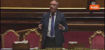 Urso: &ldquo;Renzi si inginocchi&ograve; a Rouhani&rdquo;. Bagarre in Aula, Ronzulli a leader Iv: &ldquo;Tira i calci sotto il banco come i bambini?&rdquo;