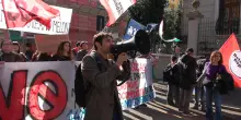 Referendum, Meloni contestata a Milano: &ldquo;Ennesima passerella, si dimetta&rdquo; &ndash; Video