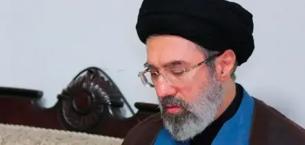 Iran, Media: &ldquo;Mojtaba Khamenei ricoverato a Qom in gravi condizioni. Non &egrave; cosciente&rdquo;