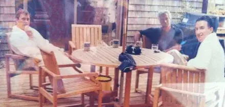 Epstein files, spunta una foto di Mandelson e l&rsquo;ex principe Andrea in accappatoio col finanziere