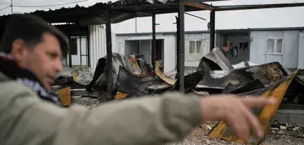 Guerra all&rsquo;Iran, Macron: &ldquo;Ucciso un soldato francese a Erbil&rdquo;. Trump dice s&igrave; agli acquisti di petrolio russo