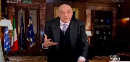 &ldquo;La nostra vera specialit&agrave; &egrave; metterci a 90, non contiamo niente&rdquo;: Crozza-Crosetto spiega il peso dell&rsquo;Italia negli equilibri internazionali