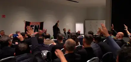 Neofascisti da tutta Europa riuniti a Roma, saluto romano al grido di &ldquo;presente&rdquo; al convegno di Forza Nuova &ndash; Video