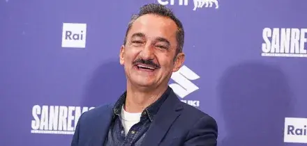 &ldquo;Ho paura della depressione, mi aiuto con ipnosi, meditazione e tisana al tiglio. In Rai perch&eacute; sono di destra? Rido&rdquo;: cos&igrave; Nicola Savino