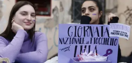 Giornata del Fiocchetto Lilla, disturbi alimentari in crescita tra bambini e adolescenti e fondi pubblici a singhiozzo: &ldquo;Serve formazione per tutti dalle famiglie agli allenatori sportivi&rdquo;