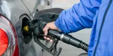 Diesel ai massimi da 4 anni, il prezzo medio supera i due euro: picchi in Sicilia, Valle d&rsquo;Aosta e province autonome