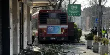 Bus sbanda e finisce contro un giardino pubblico a San Lazzaro di Savena (Bologna)
