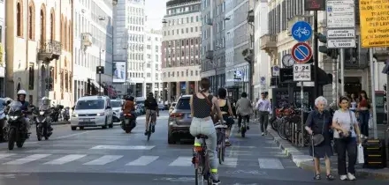 Con un coltello militare minaccia i passanti in pieno centro di Milano: &ldquo;Vi ammazzo&rdquo;. Arrestato