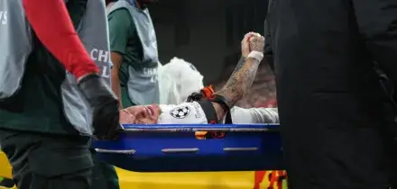 Infortunio al dito per Noa Lang: ha rischiato l&rsquo;amputazione. E ora il Galatasaray vuole denunciare l&rsquo;Uefa