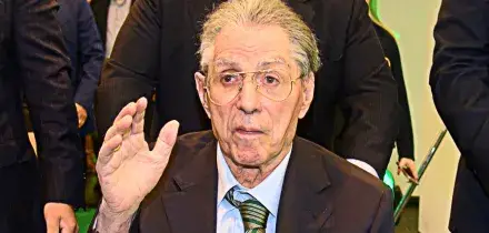 &Egrave; morto Umberto Bossi: il fondatore della Lega aveva 84 anni. Da &ldquo;Roma ladrona&rdquo; alla &lsquo;discesa dei barbari&rsquo;, vita, mosse e cadute del Senat&ugrave;r