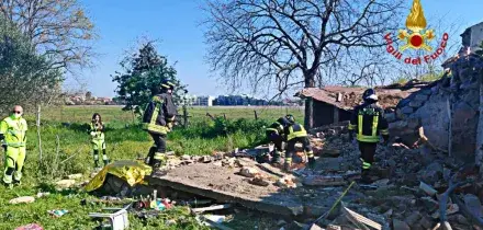 Crolla un casolare abbandonato nel Parco degli Acquedotti, a Roma: morte almeno due persone senza fissa dimora