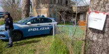 Blitz della Digos nella rete anarchica a Roma: caccia a contatti e obiettivi dopo l&rsquo;esplosione al Parco degli Acquedotti