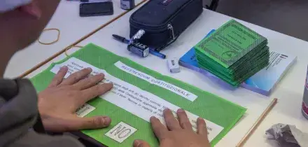 Referendum, alle 7 riaperti i seggi: si vota fino alle 15. Domenica affluenza al 46%: tutti i dati regione per regione